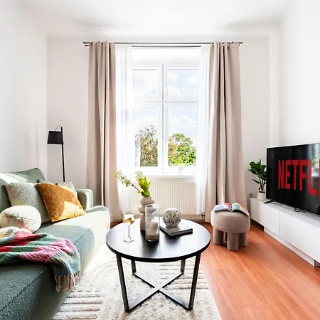 Days - One-bedroom With Smart Tv And High-speed Wi-fi In Vinohrady דירה